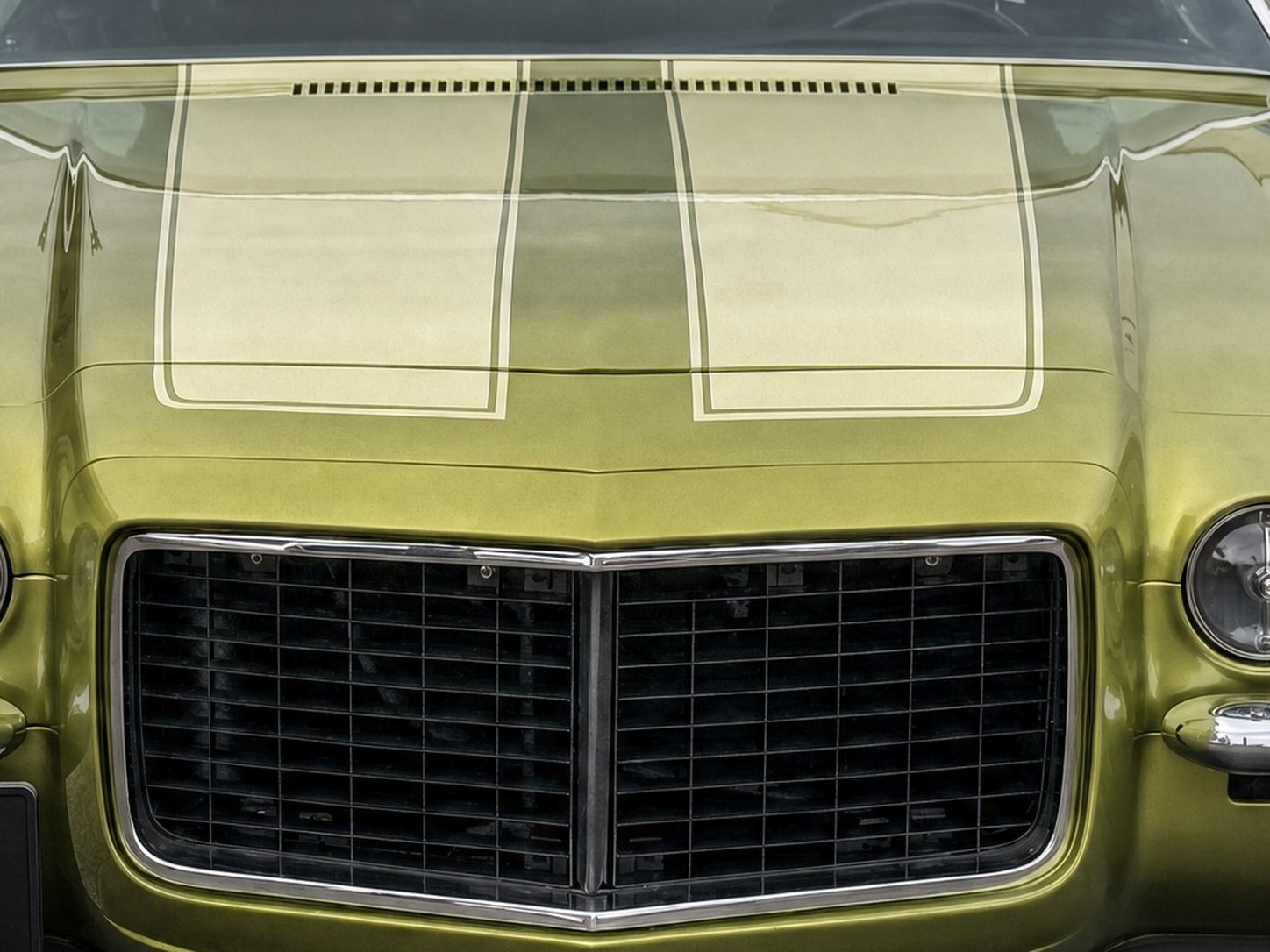 Chevrolet Camaro RS — badge detail