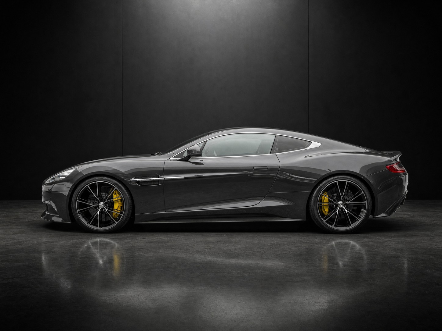 Aston Martin Vanquish — side profile